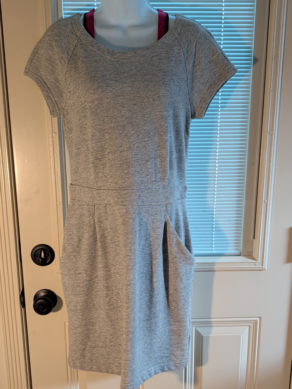 GAP Heather Gray Short Sleeve Pocket Dress with Scoop Neck Size M